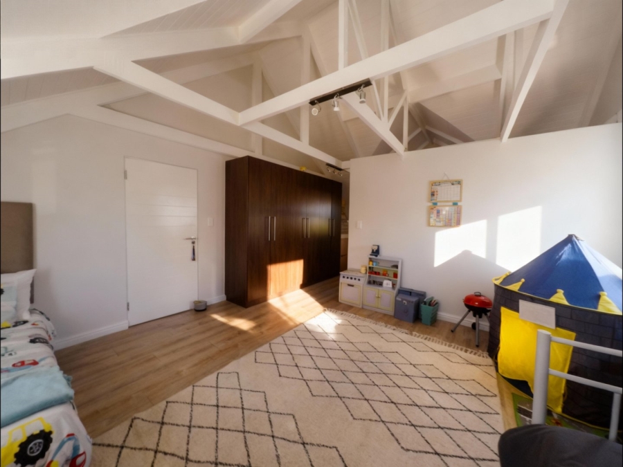 4 Bedroom Property for Sale in Westcliff Western Cape